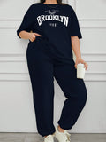 Tuta da donna taglie forti composta da Maglietta tinta unita e pantaloni della tuta stampati