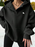 Felpa con cappuccio oversize da donna stampata minimalista nero, manica lunga, con tasche