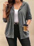Felpa sportiva con cappuccio e coulisse in colore unito a costine per taglie forti donna